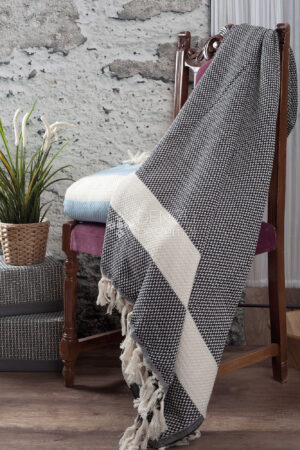 Hasir Throw